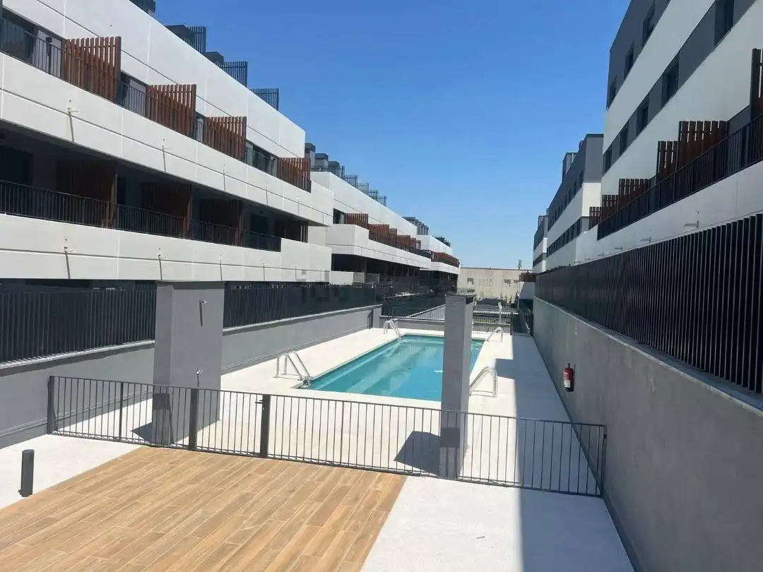 Piscina de Estudio en venta en San Sebastián de los Reyes con Aire acondicionado, Calefacción y Terraza