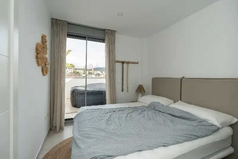 Dormitori de Àtic en venda en Marbella amb Aire condicionat, Terrassa i Piscina comunitària
