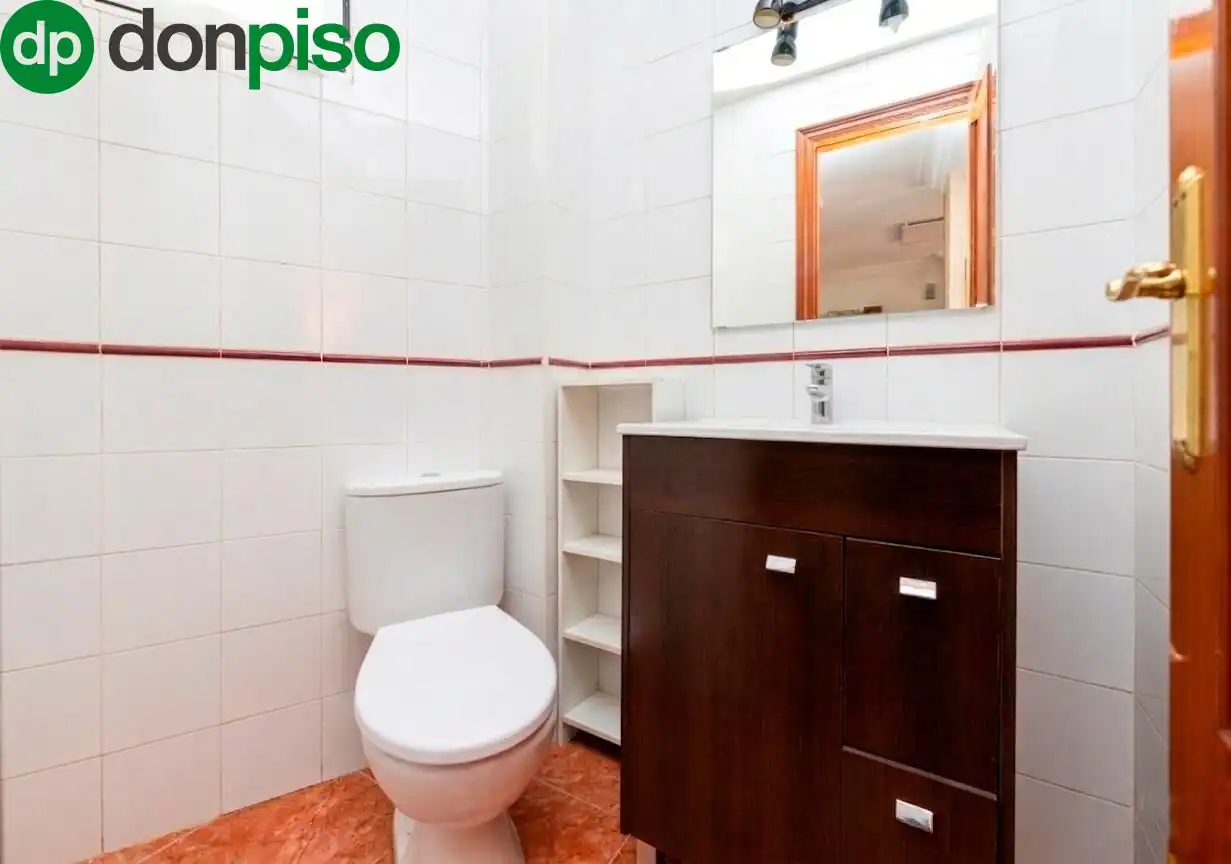 Baño de Casa adosada en venta en Cenes de la Vega con Calefacción y Terraza