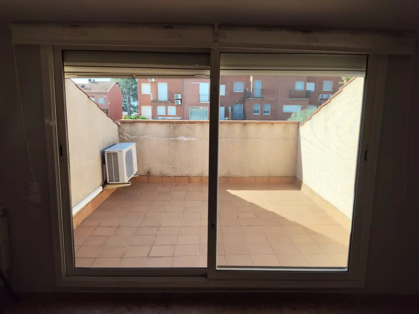 Terrasse von Einfamilien-Reihenhaus zum Verkauf in Castellbisbal mit Klimaanlage, Heizung und Privatgarten