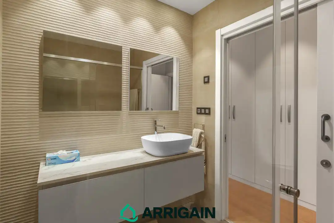 Baño de Piso en venta en Donostia - San Sebastián  con Calefacción, Terraza y Trastero
