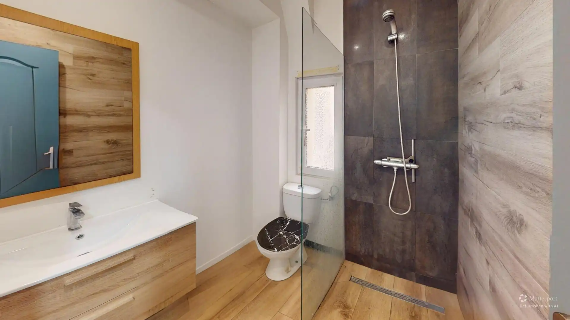 Baño de Piso en venta en Alicante / Alacant con Amueblado, Lavadora y Balcón
