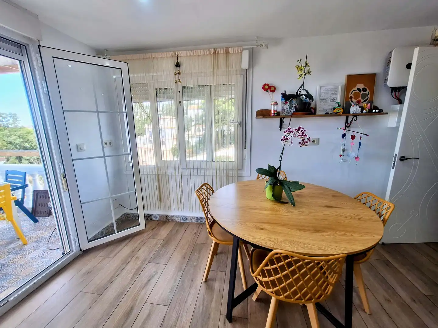 Menjador de Casa o xalet en venda en Vélez-Málaga amb Aire condicionat i Terrassa