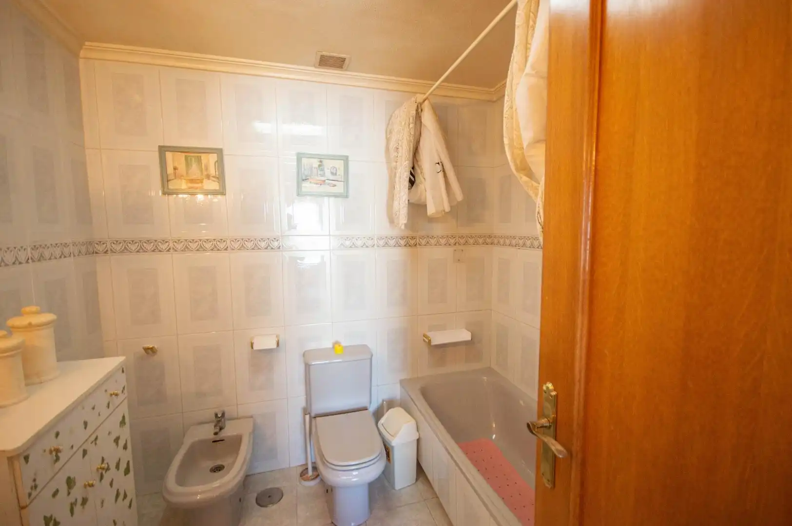 Baño de Casa adosada en venta en Elda con Aire acondicionado, Terraza y Trastero