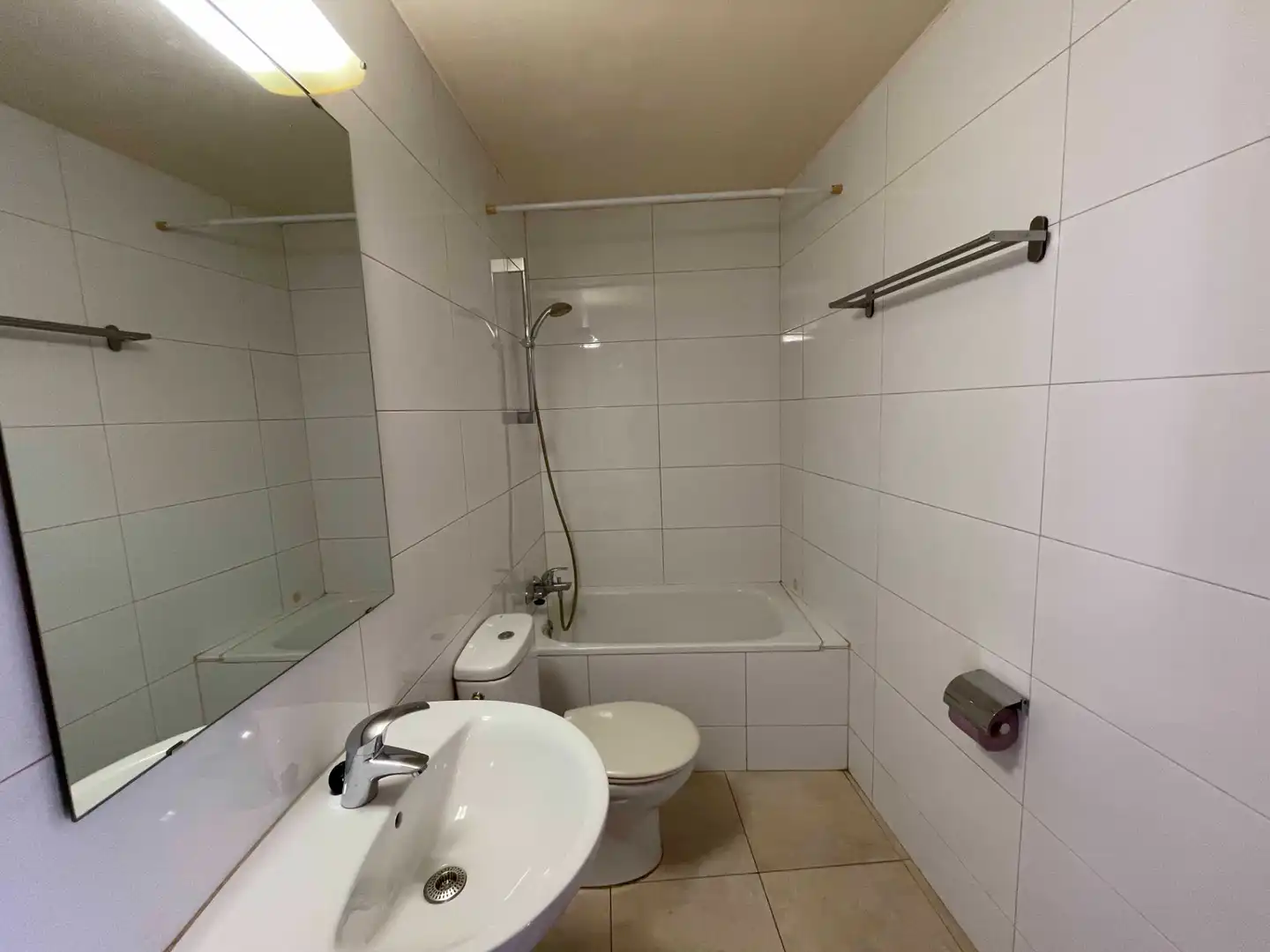 Badezimmer von Wohnung zur Miete in Graus mit Heizung, Terrasse und Möbliert