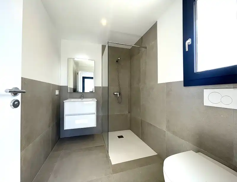 Badezimmer von Haus oder Chalet zum Verkauf in Llucmajor mit Klimaanlage, Privatgarten und Terrasse