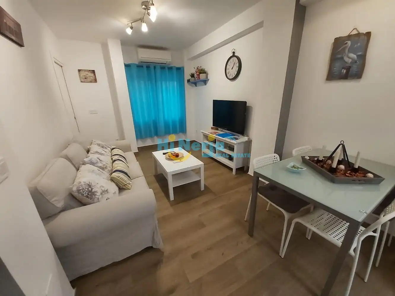 Sala d'estar de Apartament de lloguer en Nerja amb Aire condicionat, Calefacció i Moblat