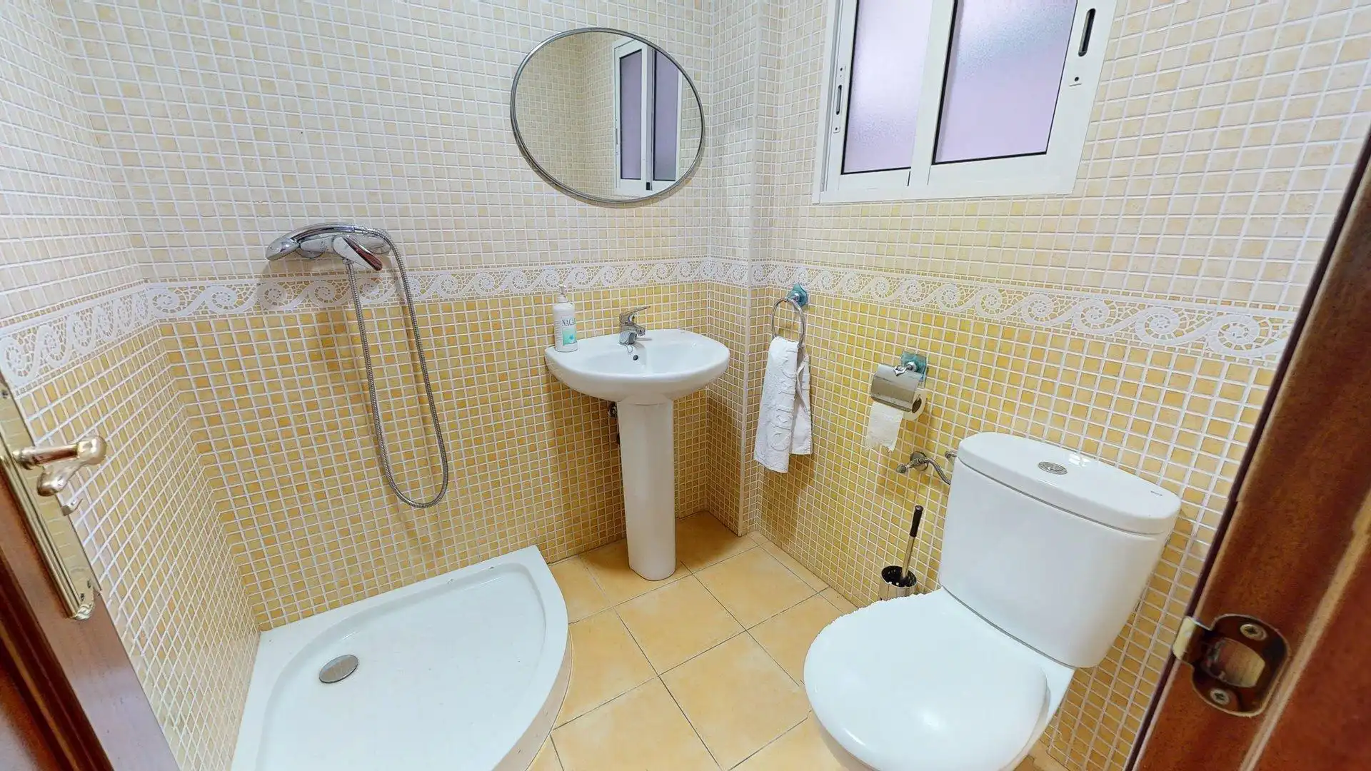 Baño de Local en venta en Córdoba con Aire acondicionado