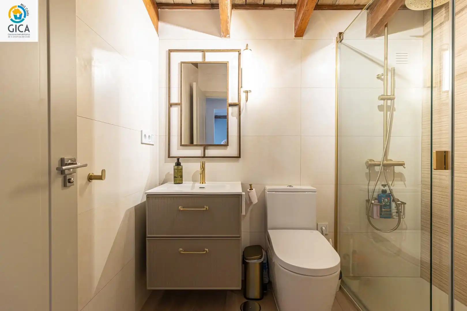 Badezimmer von Maisonette zum Verkauf in Jerez de la Frontera mit Klimaanlage, Heizung und Whirlpool