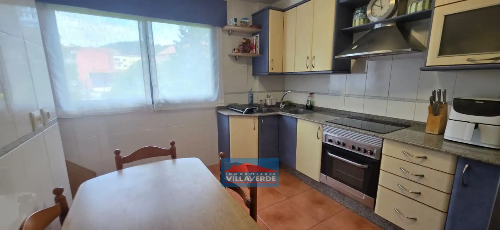 Cocina de Piso en venta en Cangas  con Calefacción, Trastero y Amueblado