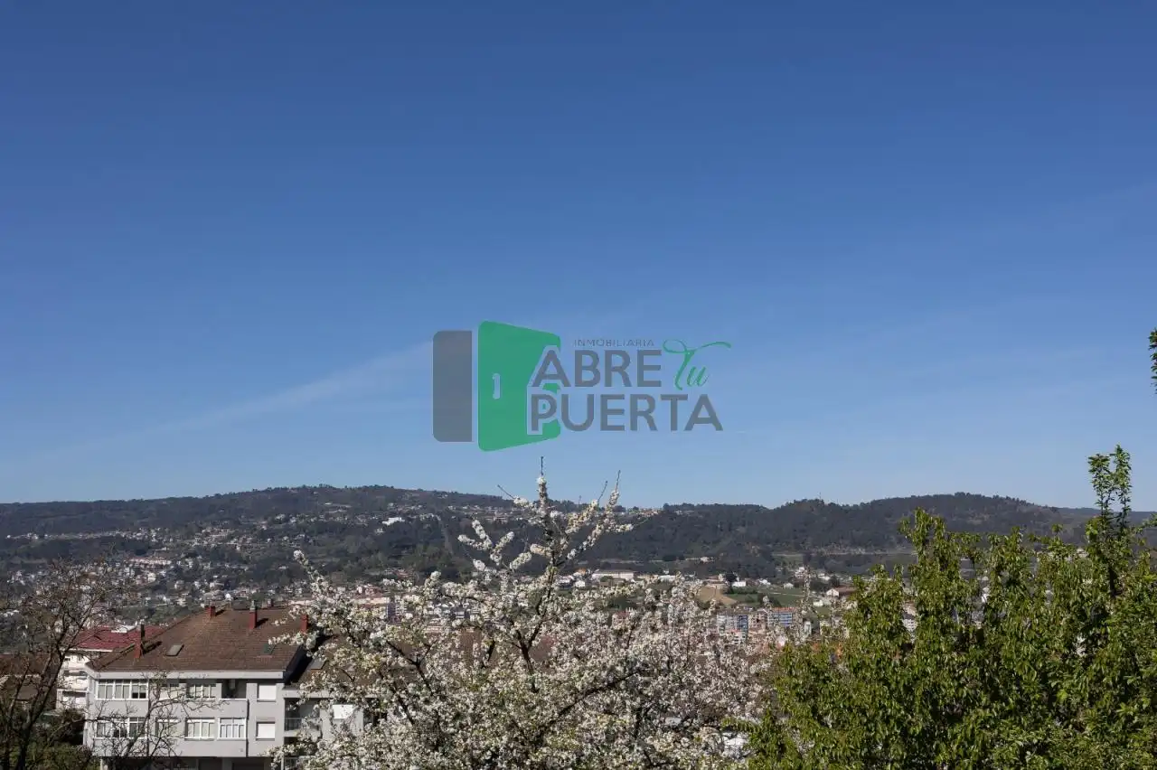 Vista exterior de Casa o chalet en venta en Ourense Capital  con Calefacción, Jardín privado y Amueblado
