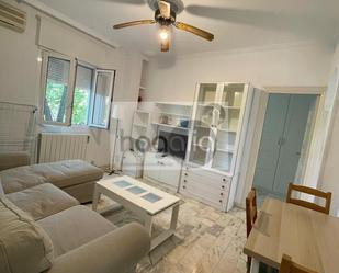 Sala d'estar de Pis de lloguer en  Sevilla Capital amb Aire condicionat i Moblat