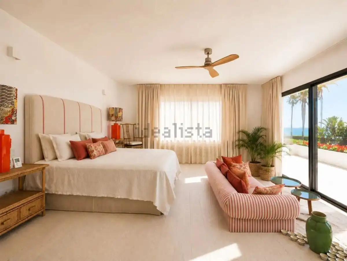 Dormitori de Casa o xalet de lloguer en Estepona amb Aire condicionat, Jardí privat i Terrassa