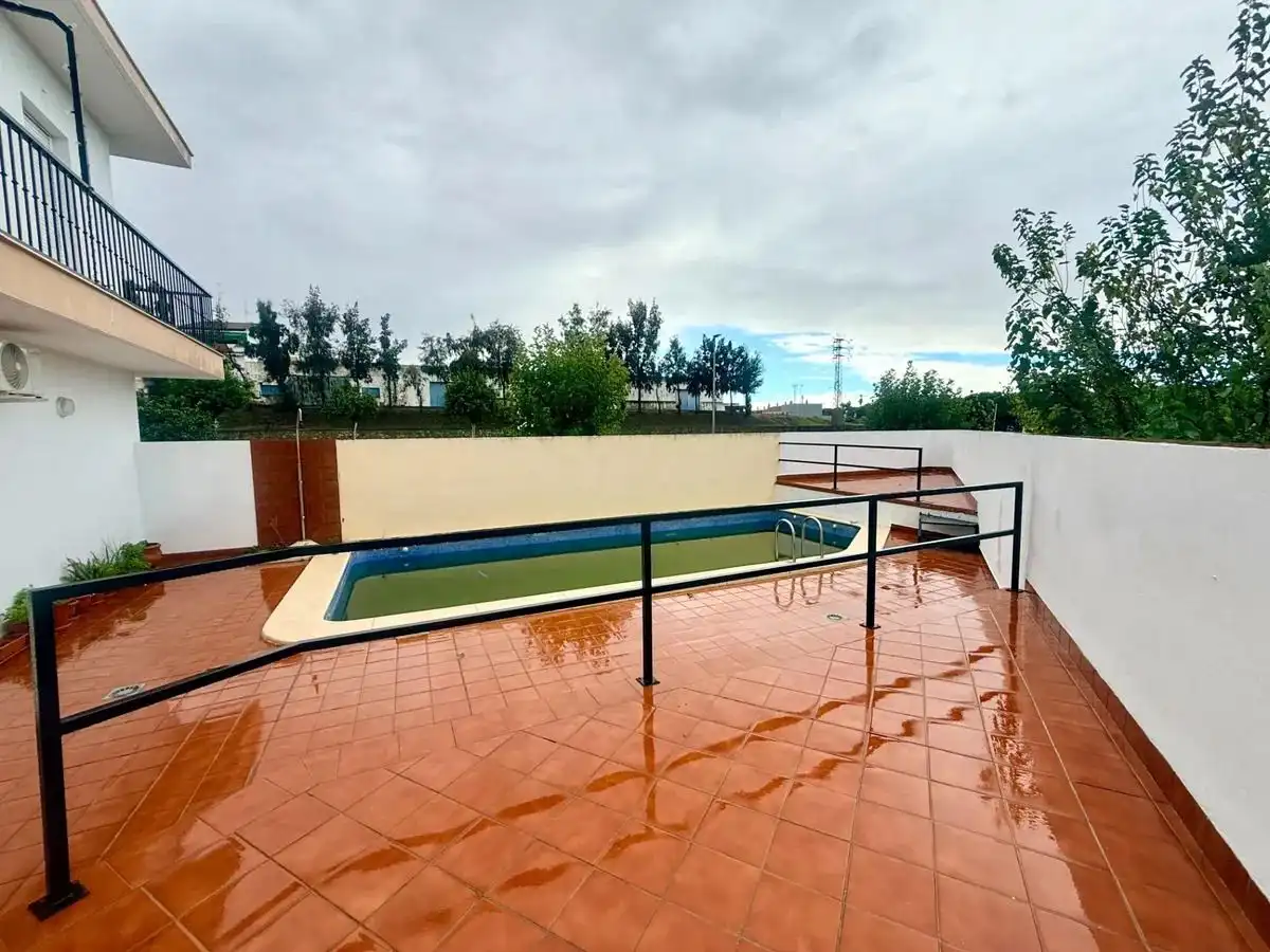 Pis amb piscina en venda a Carretera guillena 6, imagen 2