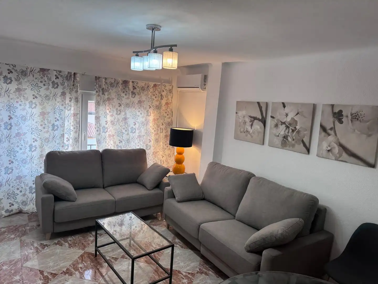 Sala de estar de Piso de alquiler en Málaga con Aire acondicionado, Amueblado y Horno