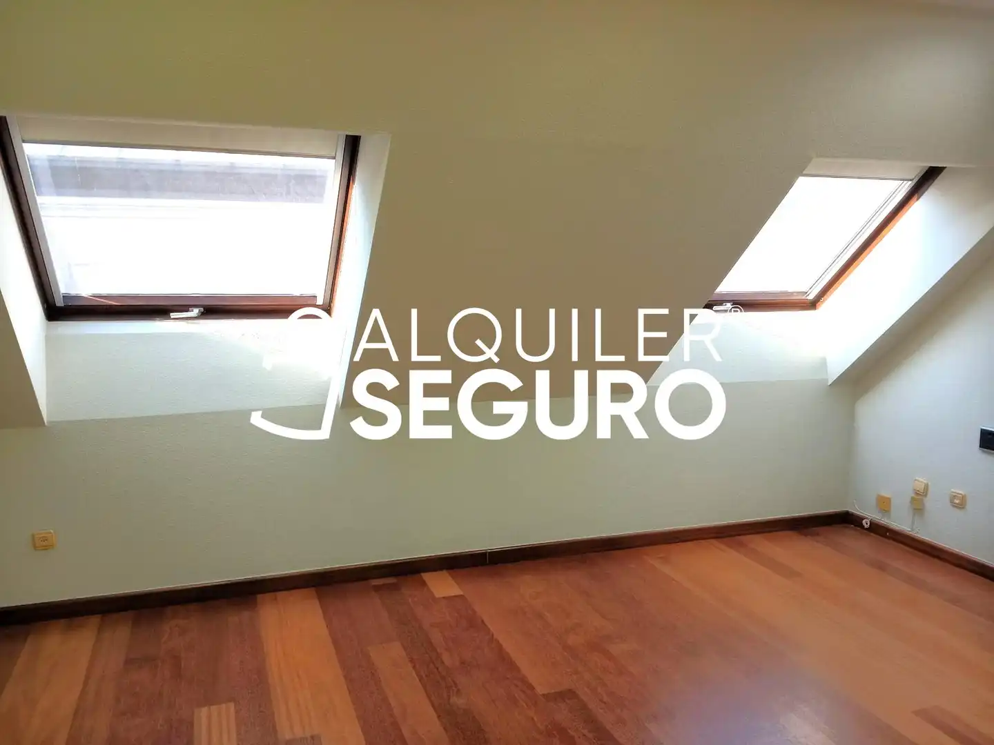 Bedroom of Flat for rent in Valladolid  with Air Conditioner and Heating
