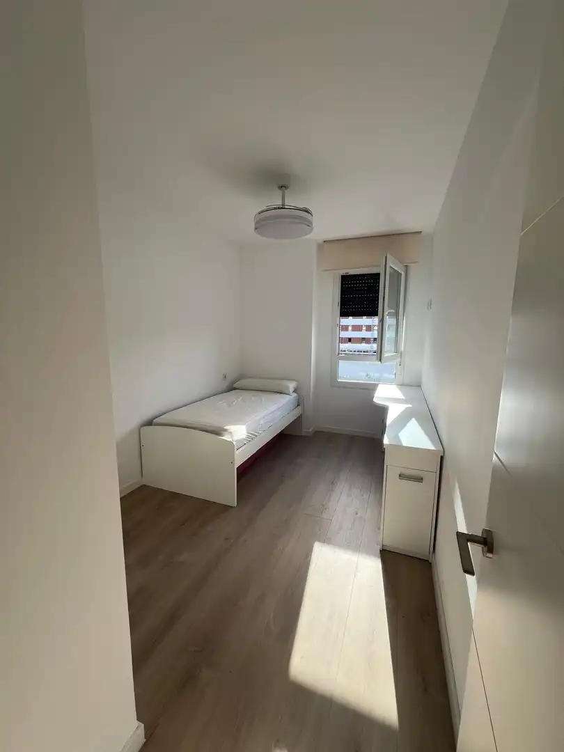 Bedroom of Flat for rent in Dos Hermanas  with Air Conditioner, Heating and Private garden