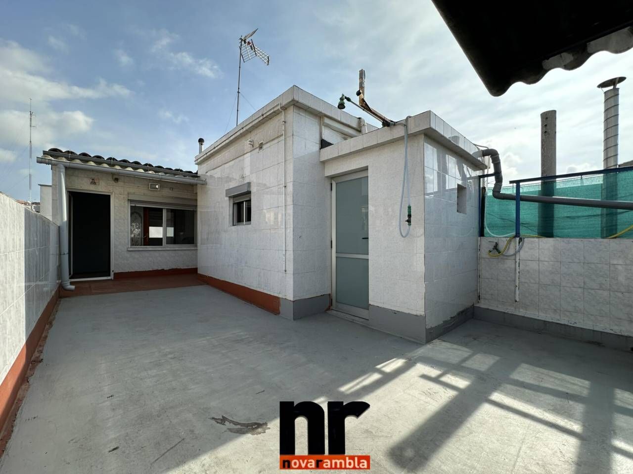 Vista exterior de Casa o xalet en venda en Ripollet amb Calefacció i Terrassa