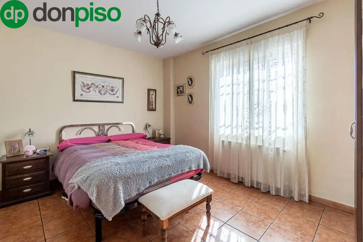 Detached house with pool for sale in Calle del Arache, imagen 16
