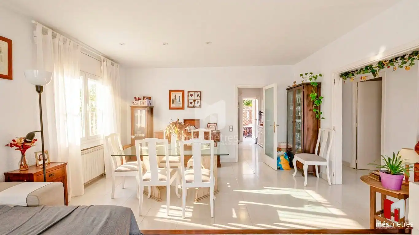Comedor de Casa o chalet en venta en El Masnou con Calefacción, Jardín privado y Trastero