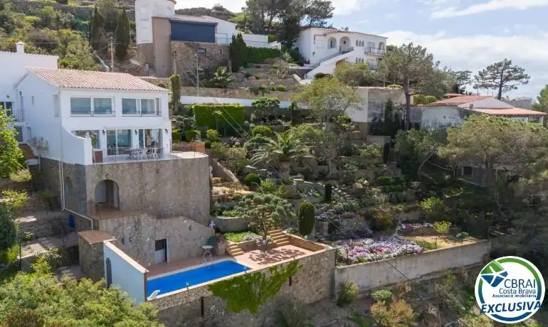 Vista exterior de Finca rústica en venda en Roses amb Calefacció, Jardí privat i Traster
