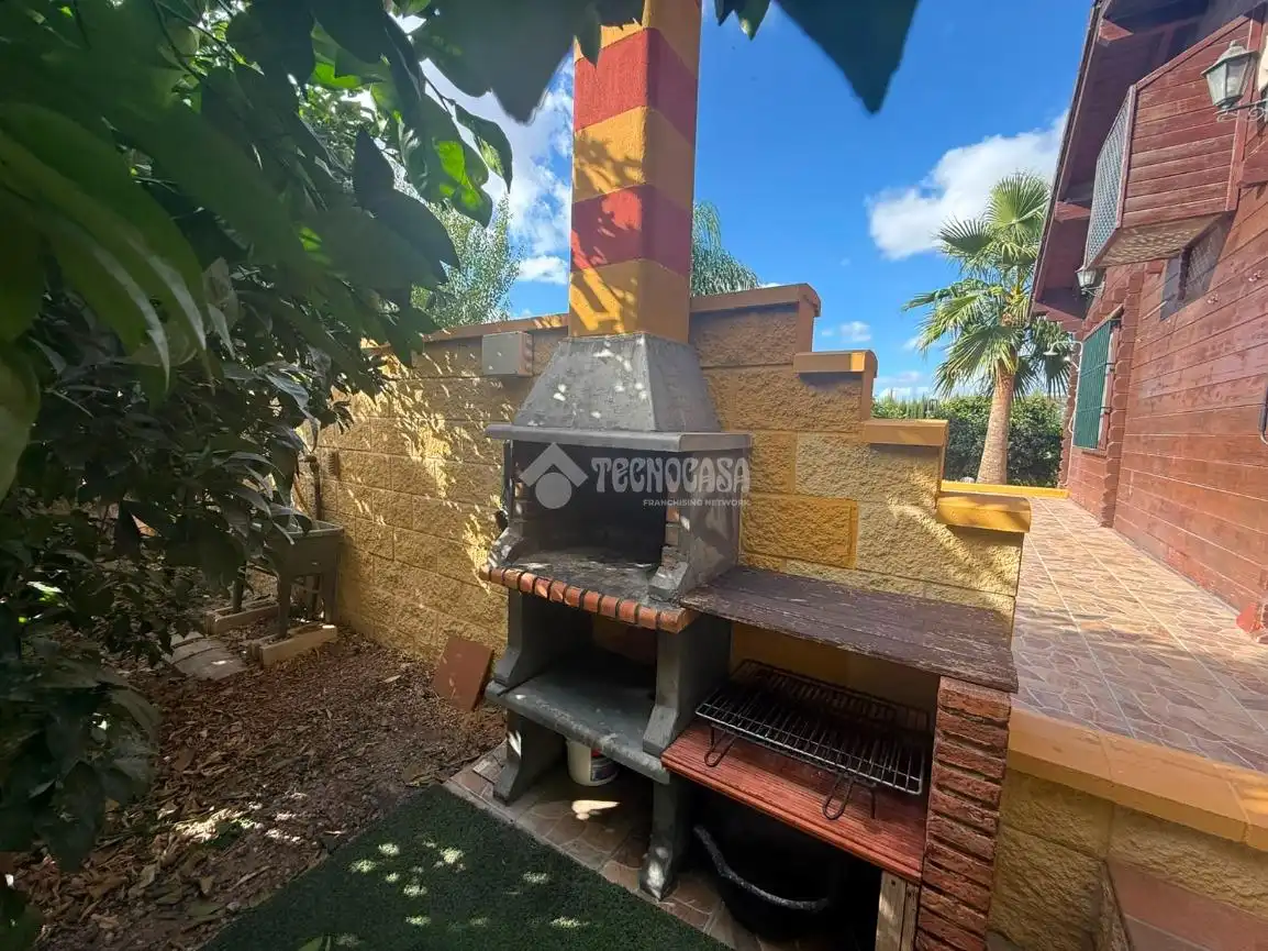 Terraza de Finca rústica en venta en Paradas con Aire acondicionado