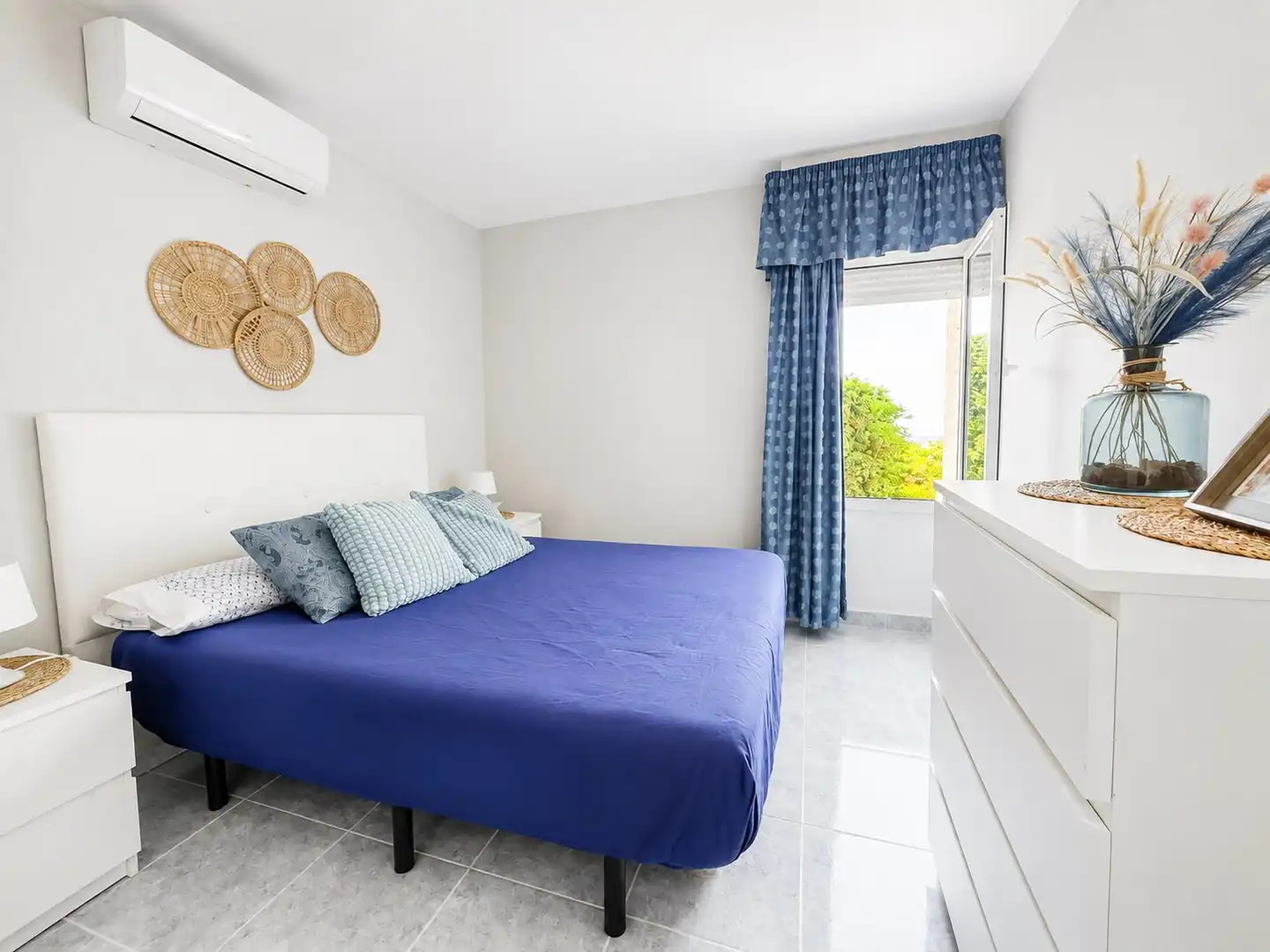 Dormitori de Apartament en venda en Benalmádena amb Aire condicionat, Terrassa i Moblat