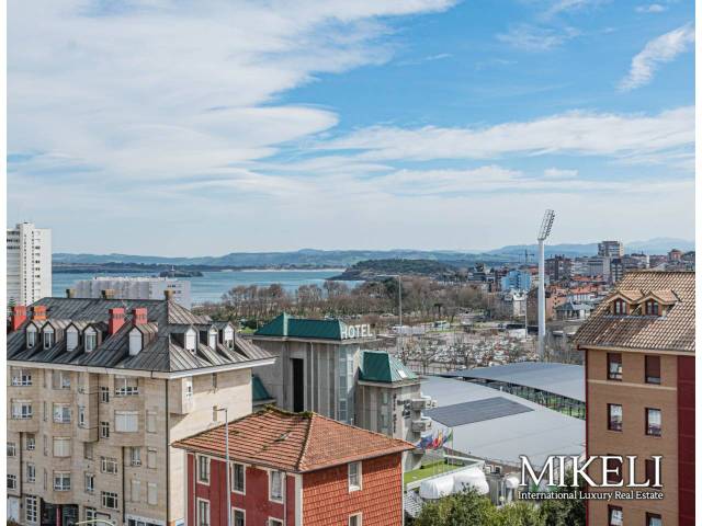 Piso en Venta en Avenida Cantabria en La Pereda