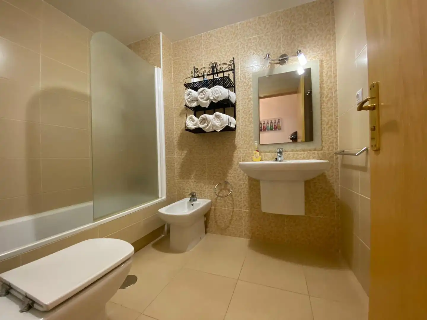 Baño de Apartamento de alquiler en Águilas con Aire acondicionado, Calefacción y Trastero