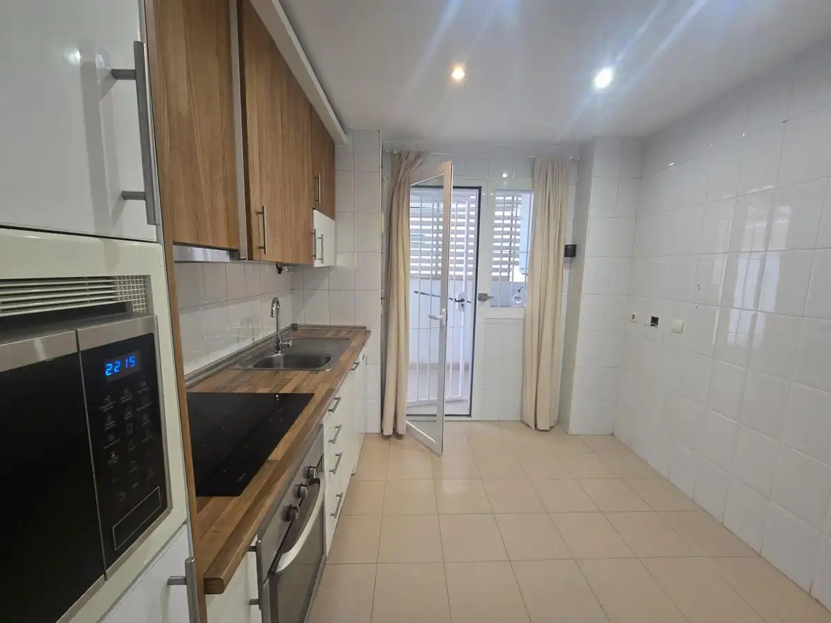 Cuina de Apartament en venda en Benalmádena amb Aire condicionat, Calefacció i Jardí privat