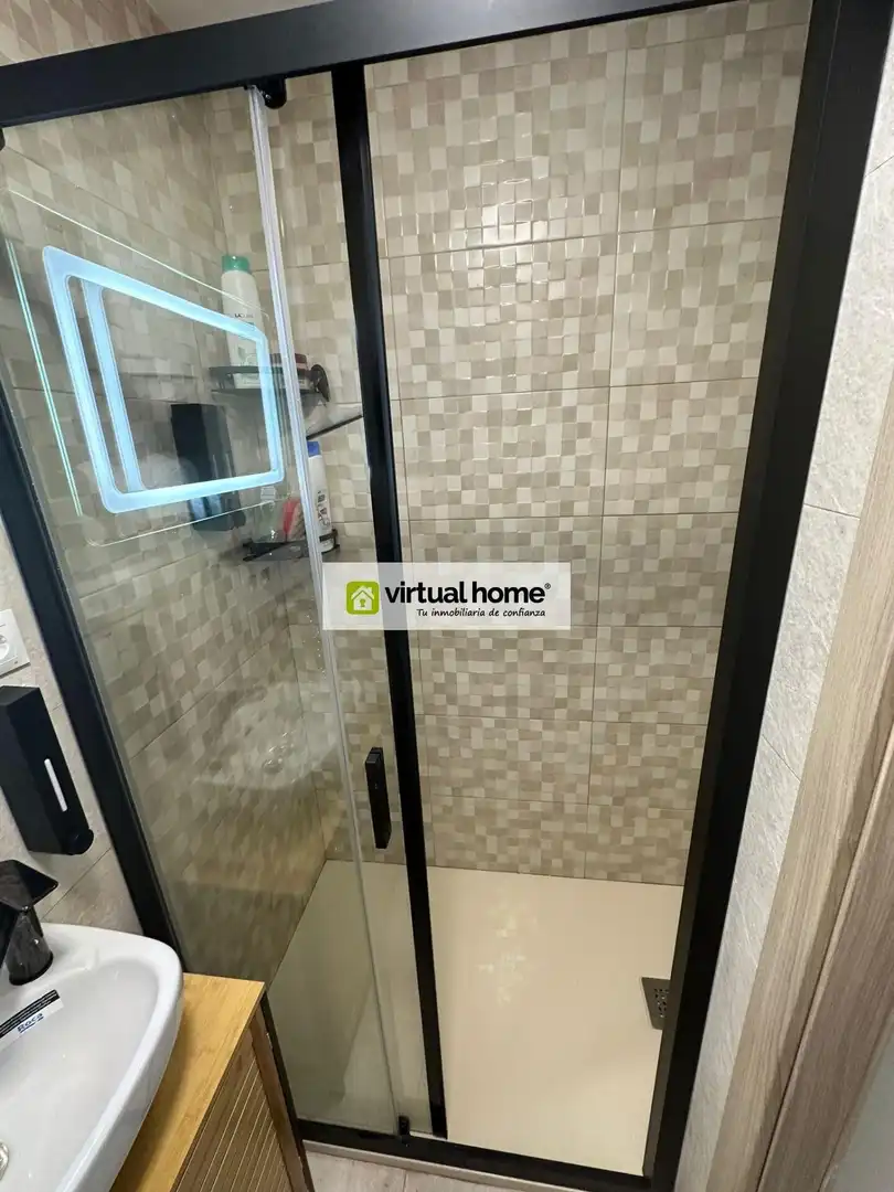 Bany de Apartament en venda en Benidorm amb Aire condicionat i Piscina comunitària