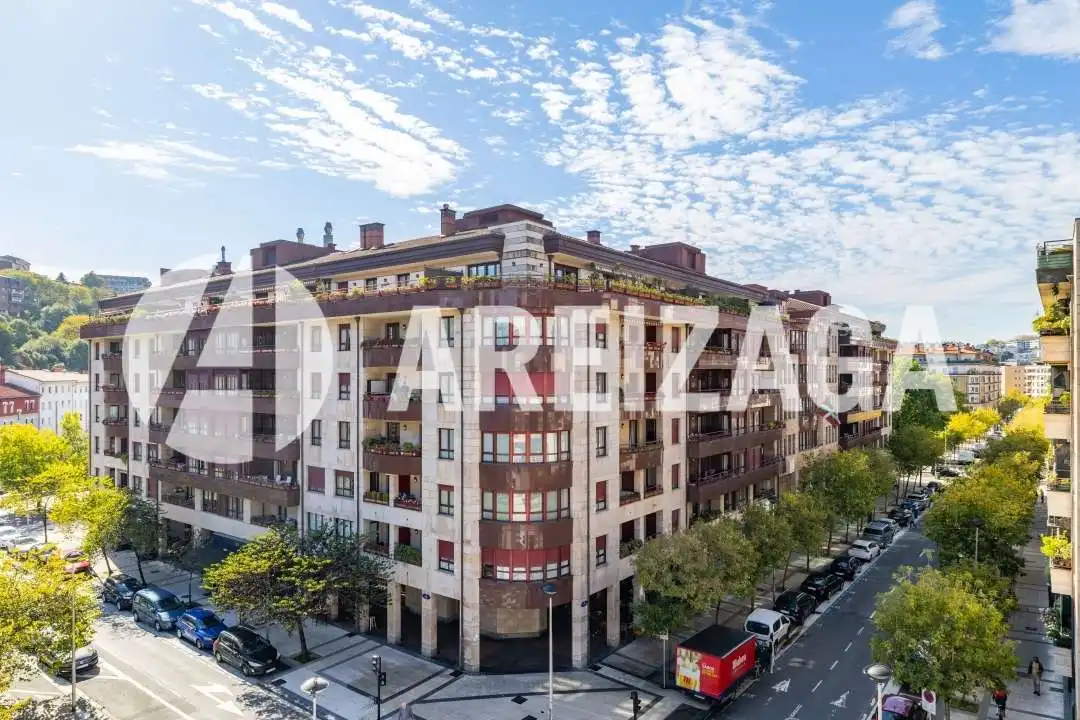 Außenansicht von Wohnung zum Verkauf in Donostia - San Sebastián  mit Heizung, Terrasse und Balkon