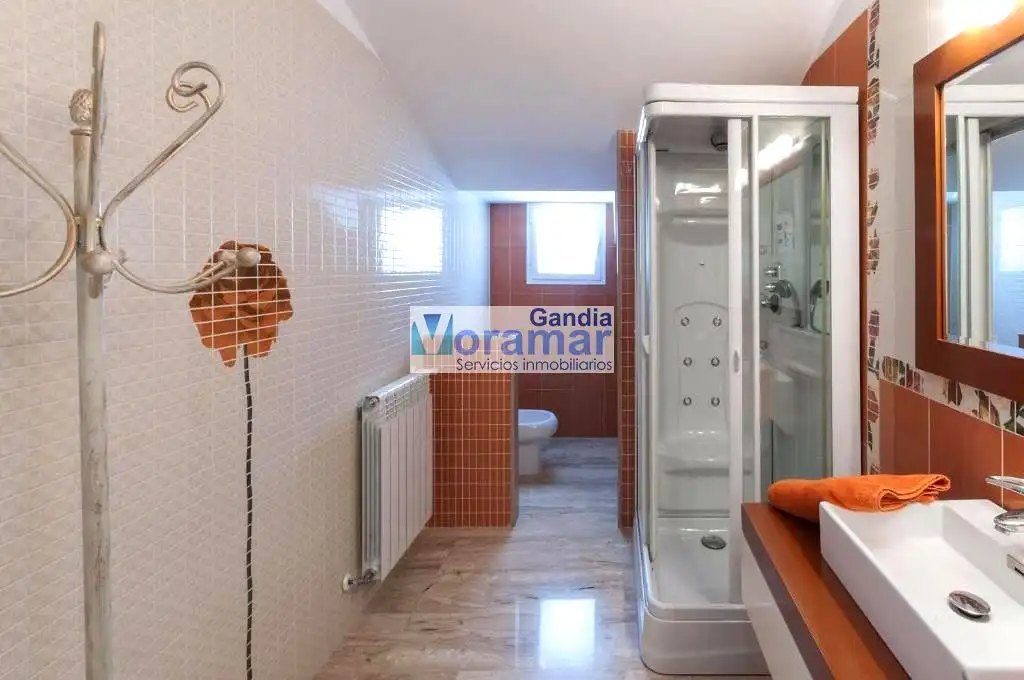 Badezimmer von Maisonette zur Miete in Gandia mit Klimaanlage, Heizung und Terrasse