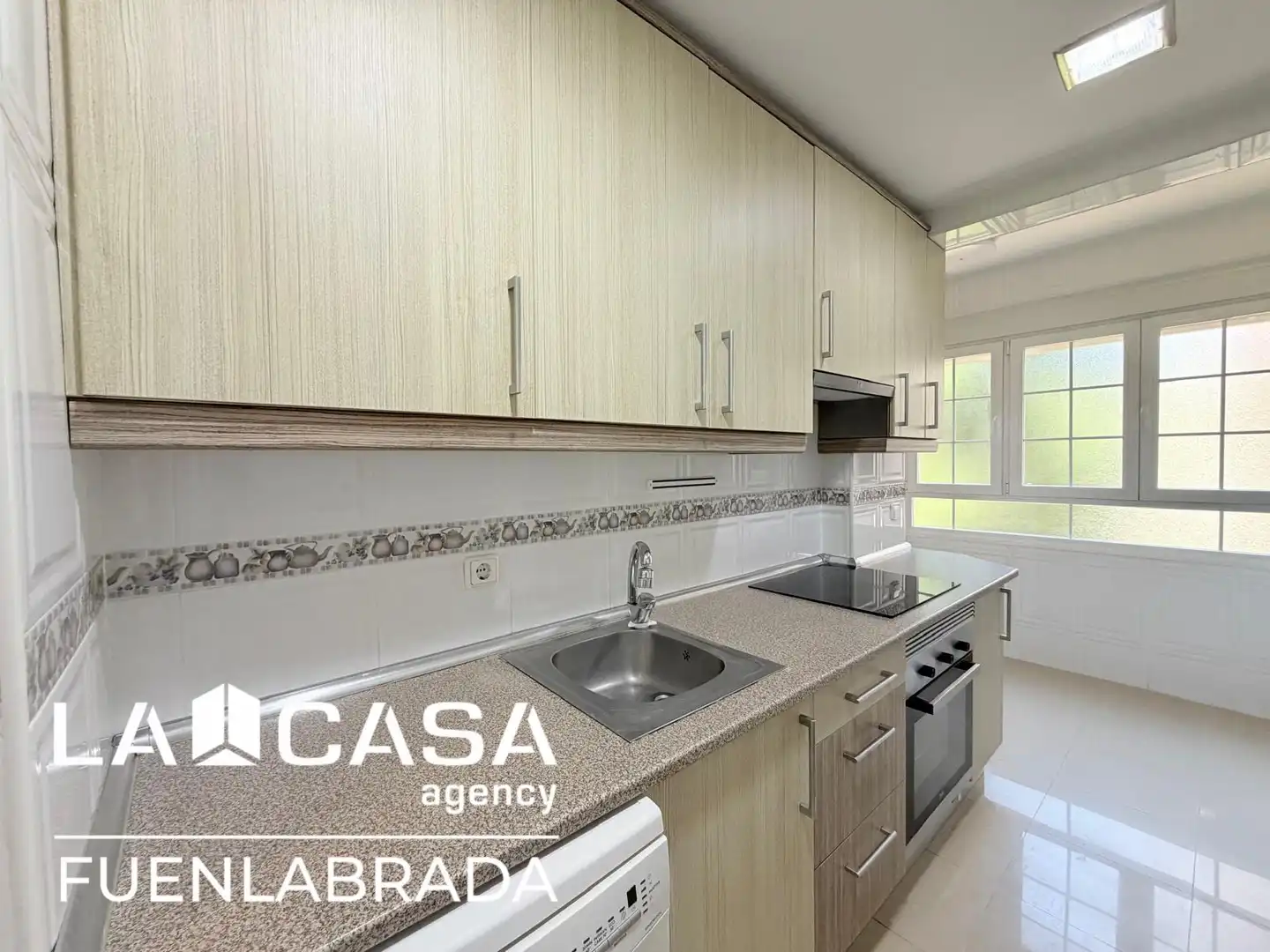 Kitchen of Flat for sale in Fuenlabrada  with Oven and Washing machine