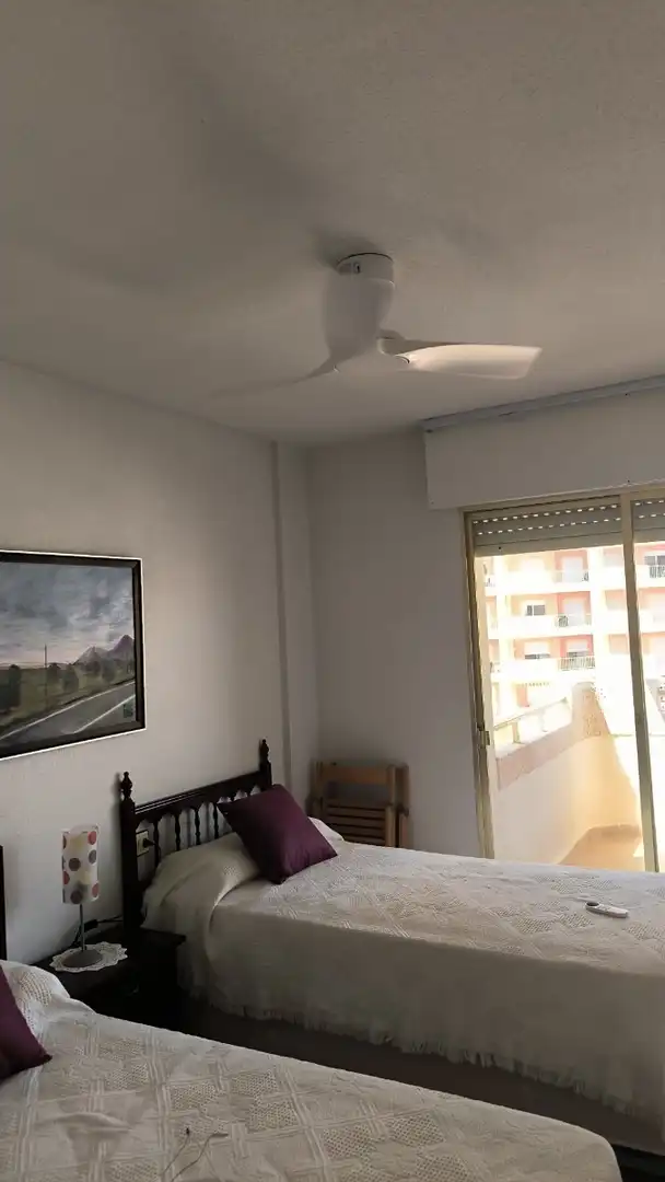 Dormitori de Apartament de lloguer en La Manga del Mar Menor amb Aire condicionat, Calefacció i Moblat