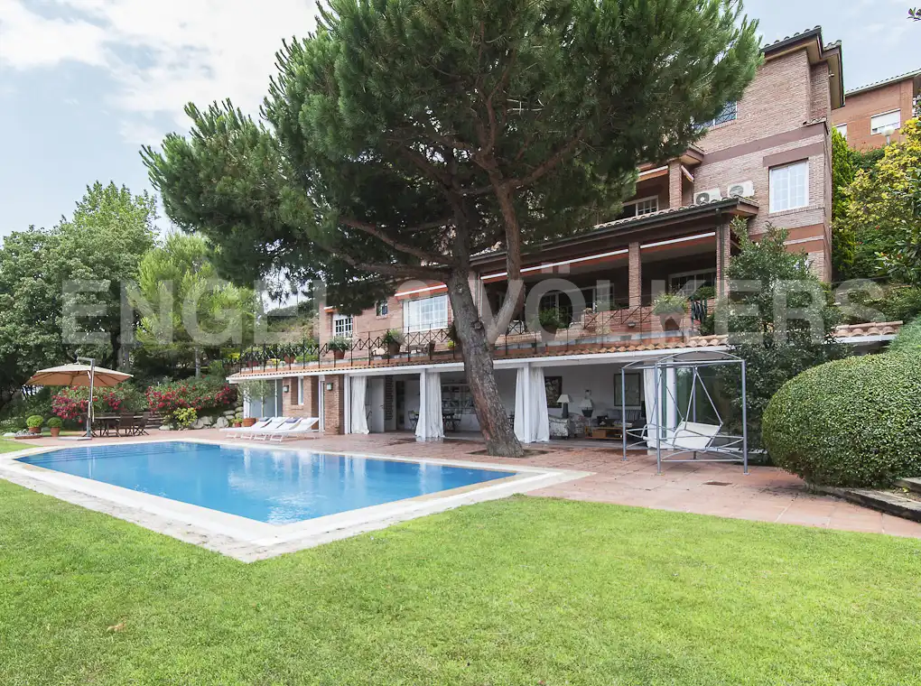Jardín de Casa o chalet en venta en Barcelona con Aire acondicionado, Calefacción y Jardín privado