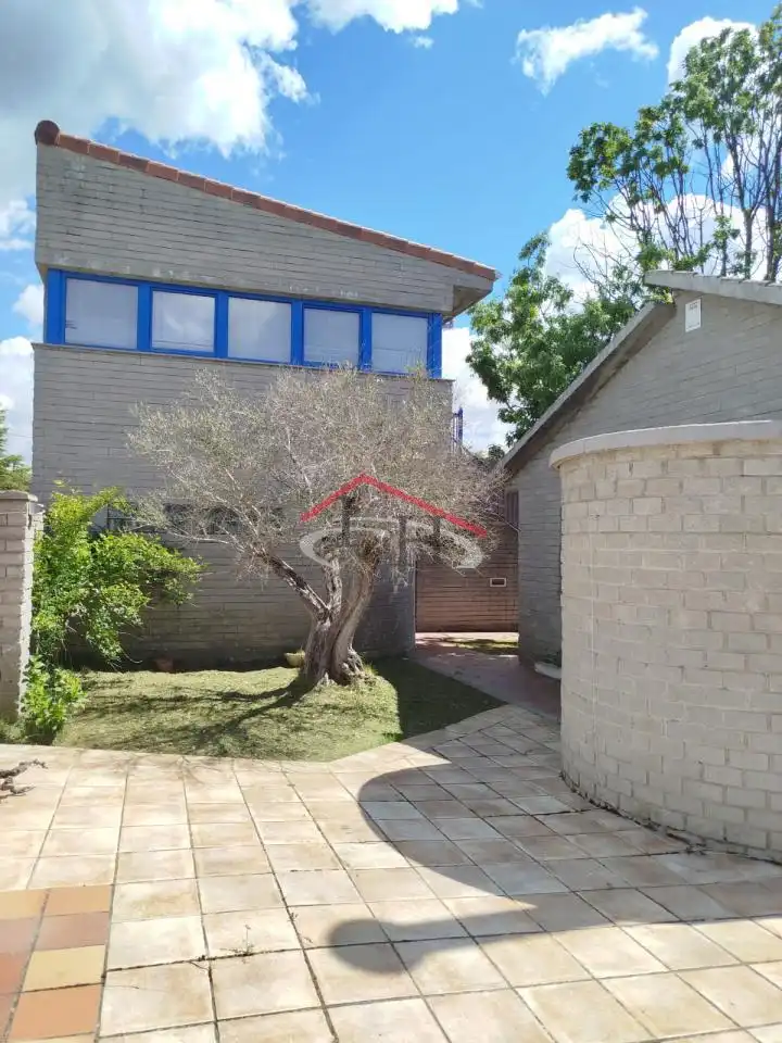Vista exterior de Casa o chalet en venta en Vegas del Condado con Calefacción, Jardín privado y Trastero