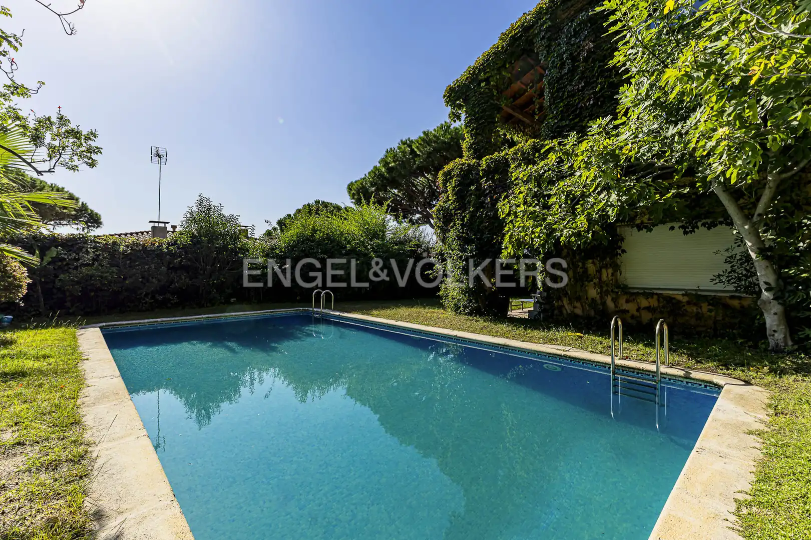 Piscina de Casa o xalet en venda en Cabrils amb Aire condicionat, Calefacció i Jardí privat