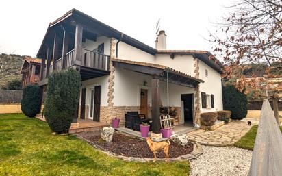 Vista exterior de Casa o xalet en venda en Estella / Lizarra amb Calefacció, Jardí privat i Parquet