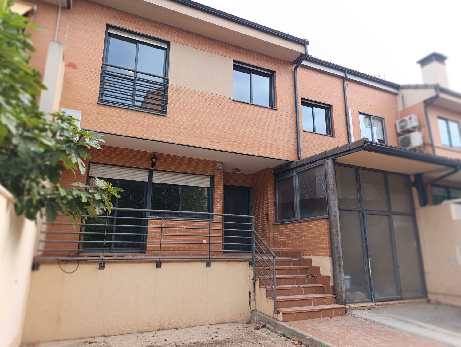 Exterior view of House or chalet for sale in Ciudad Real Capital  with Air Conditioner, Heating and Parquet flooring