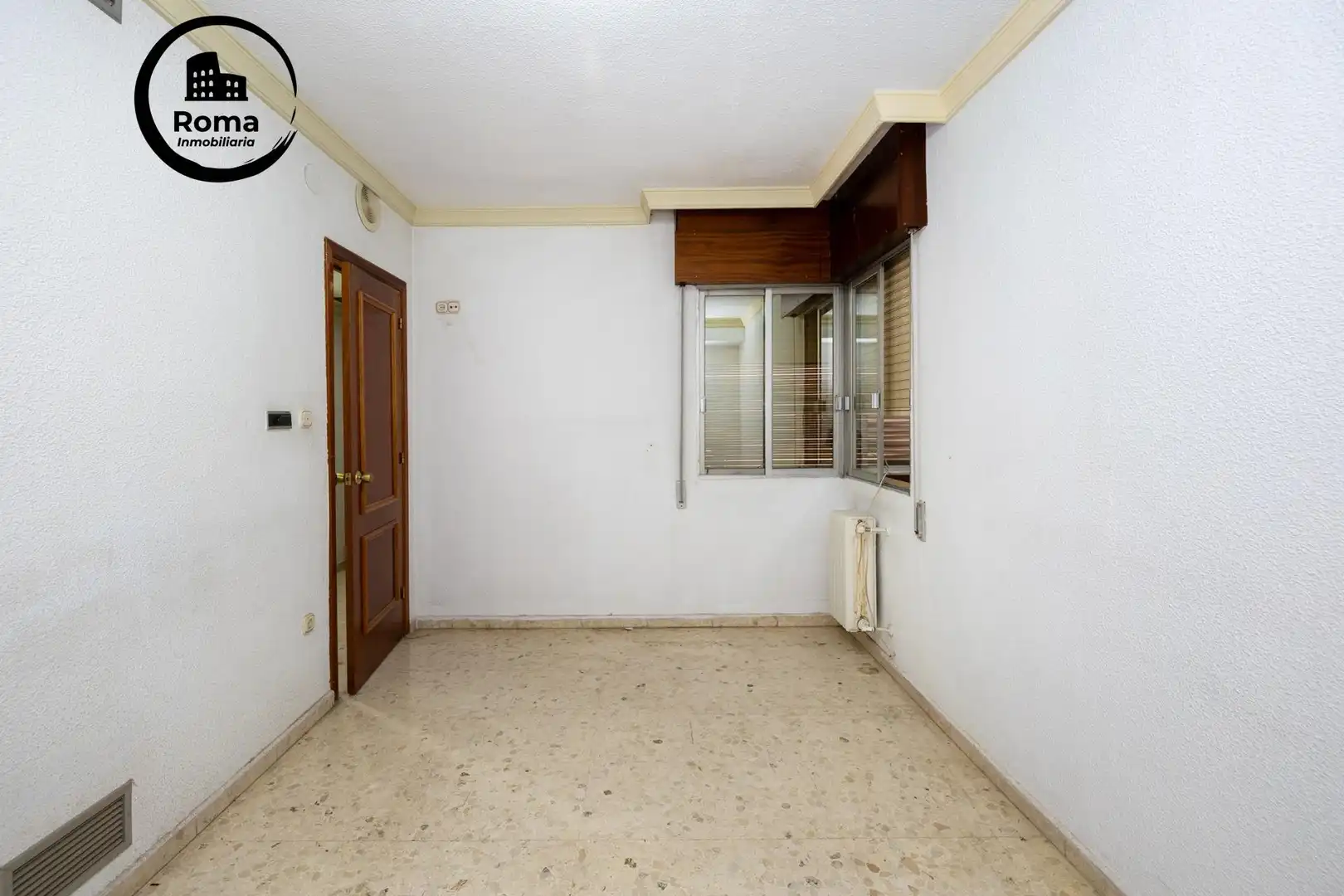 Flat for sale in Granada  with Air Conditioner, Heating and Balcony