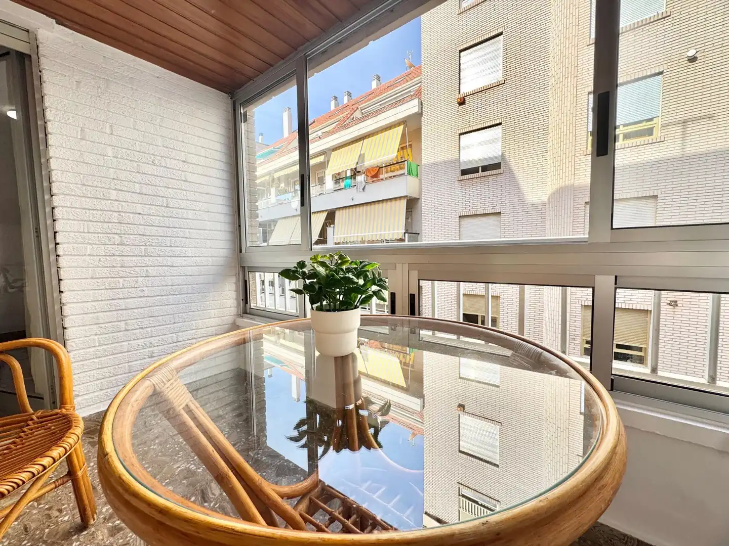 Terrassa de Apartament de lloguer en Torrevieja amb Aire condicionat, Moblat i Rentadora