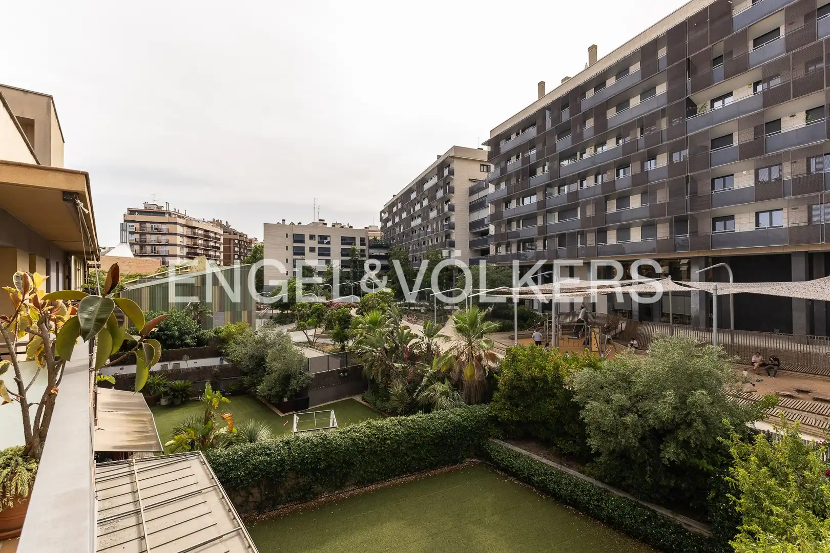 Vista exterior de Casa adosada en venta en Barcelona con Aire acondicionado, Calefacción y Jardín privado