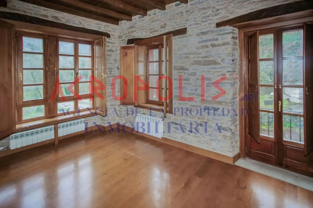 Wohnung zum Verkauf in Vega de Valcarce mit Heizung