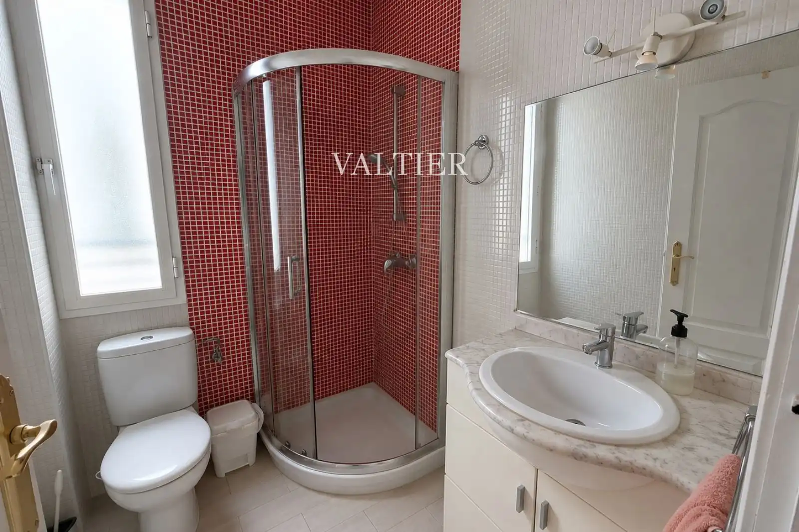 Bathroom of Flat for rent in Madrid  with Storage room and Furnished