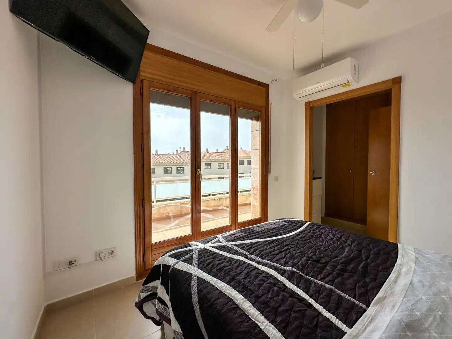 Habitación de Casa adosada en venta en Mont-roig del Camp con Aire acondicionado, Jardín privado y Terraza