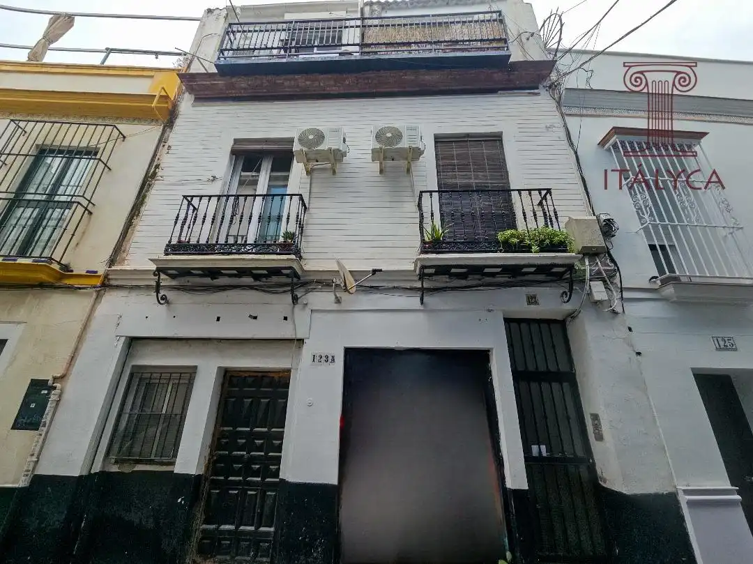 Außenansicht von Wohnung zum Verkauf in Sevilla mit Klimaanlage und Heizung