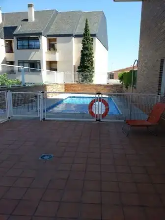 Piscina de Estudi de lloguer en Pozuelo de Alarcón amb Calefacció, Jardí privat i Parquet
