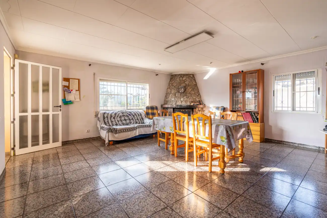Country house zum Verkauf in Tortosa mit Privatgarten, Schwimmbad und Internet