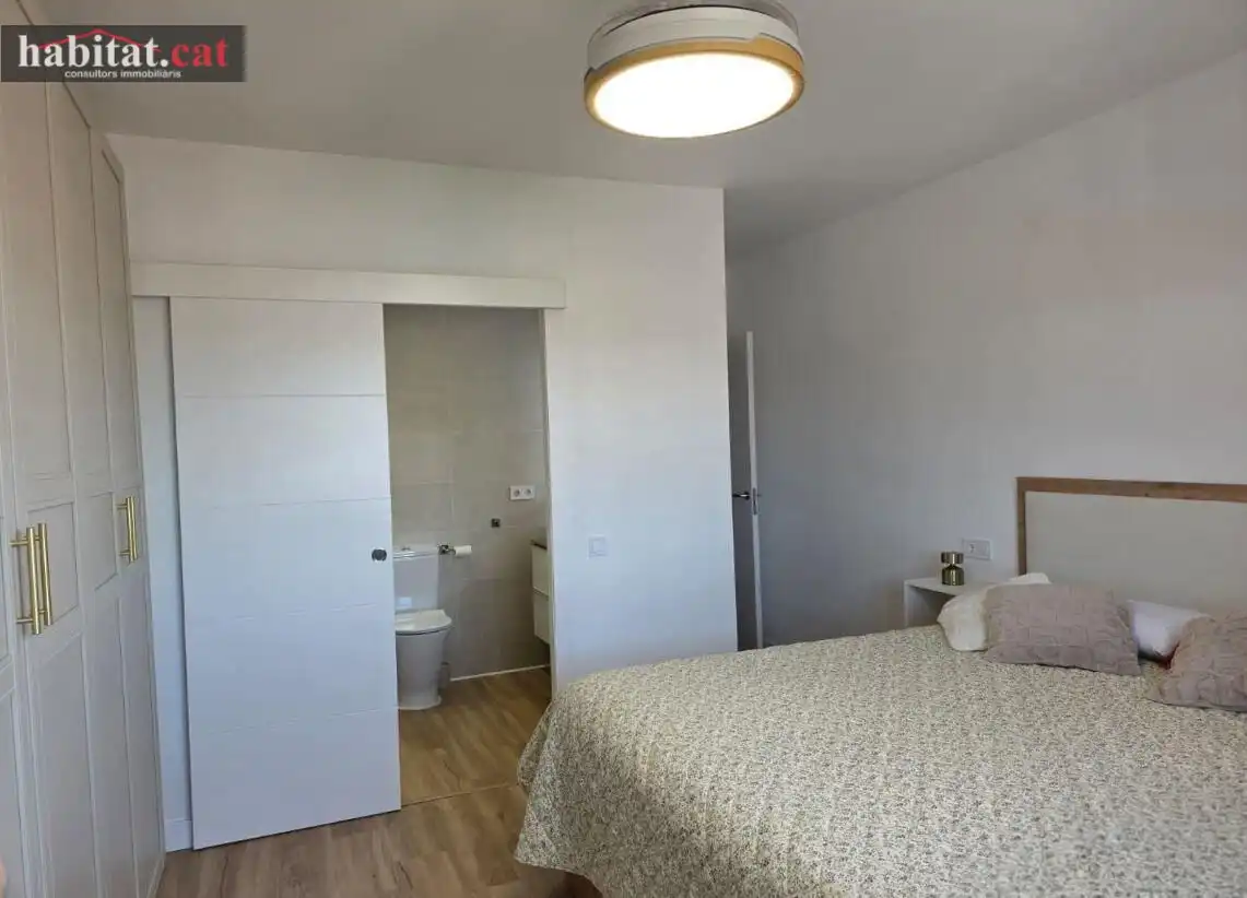 Habitación de Casa adosada en venta en Vilanova i la Geltrú con Aire acondicionado, Calefacción y Parquet